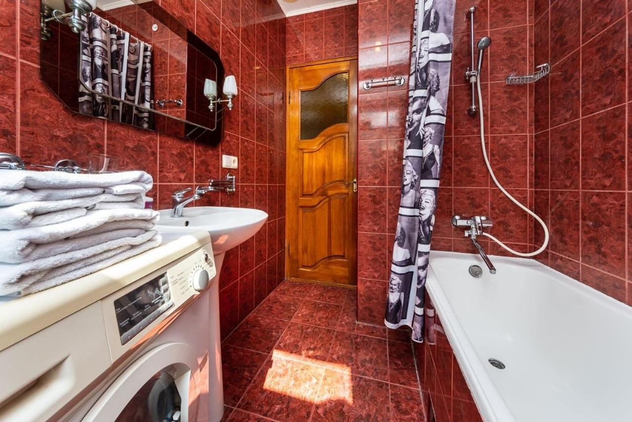 Alex Apartments Near Independence Square - Kiev Екстериор снимка