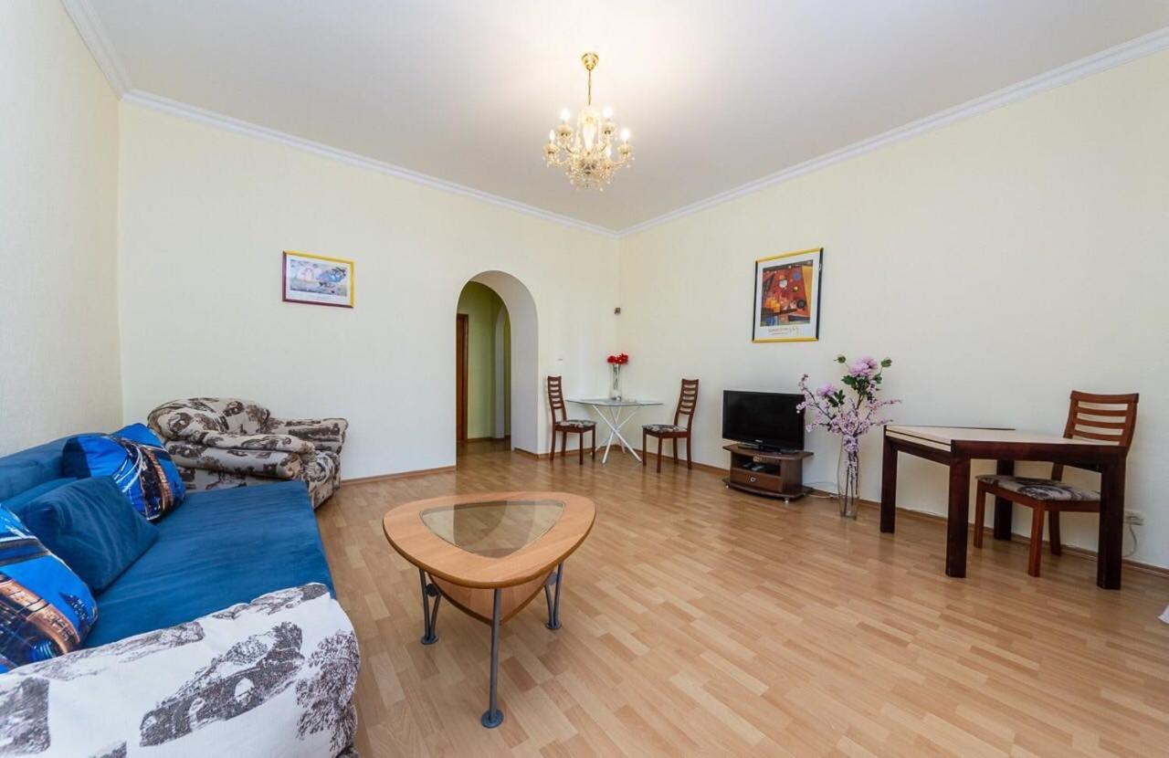 Alex Apartments Near Independence Square - Kiev Екстериор снимка