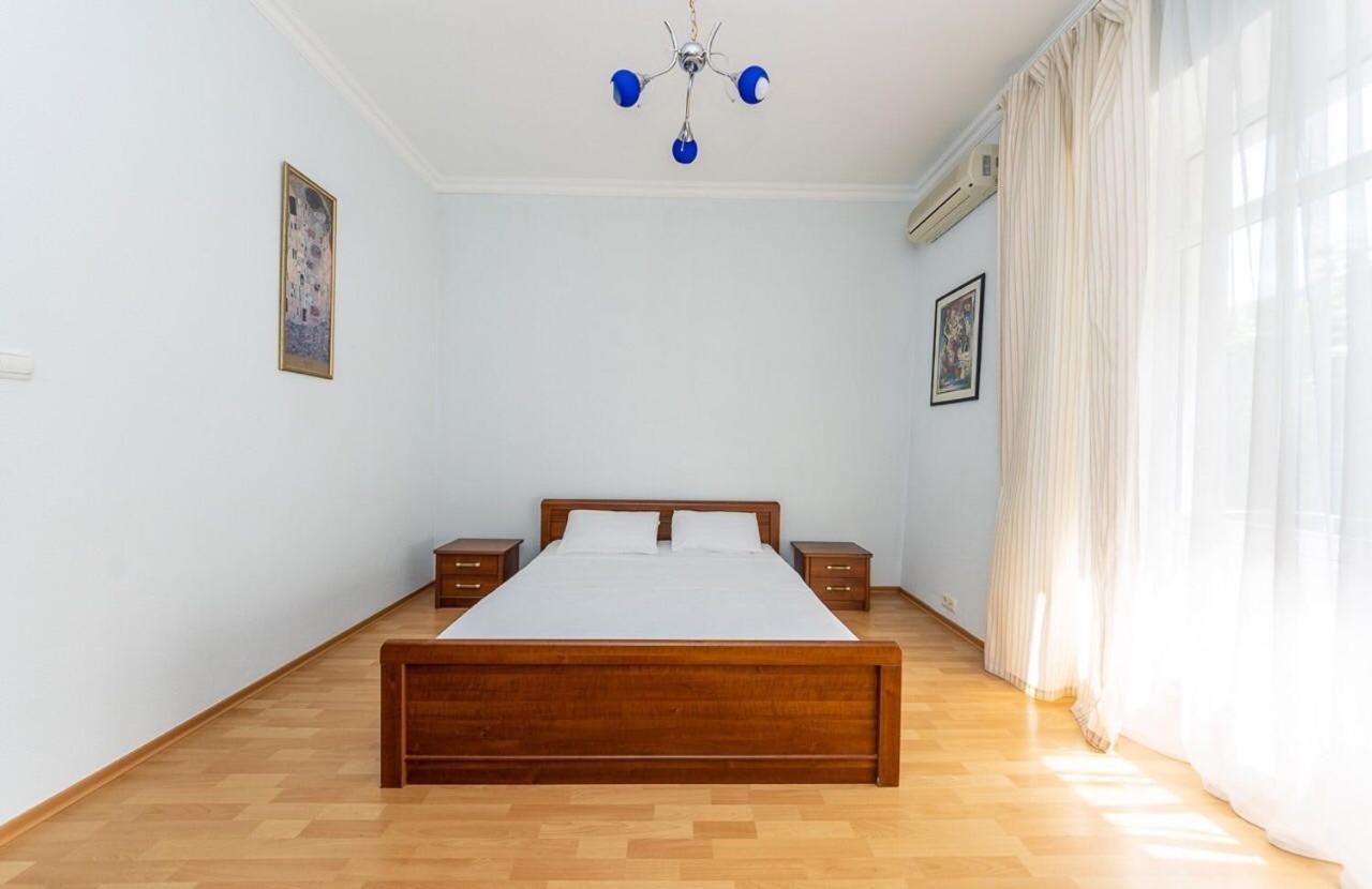 Alex Apartments Near Independence Square - Kiev Екстериор снимка