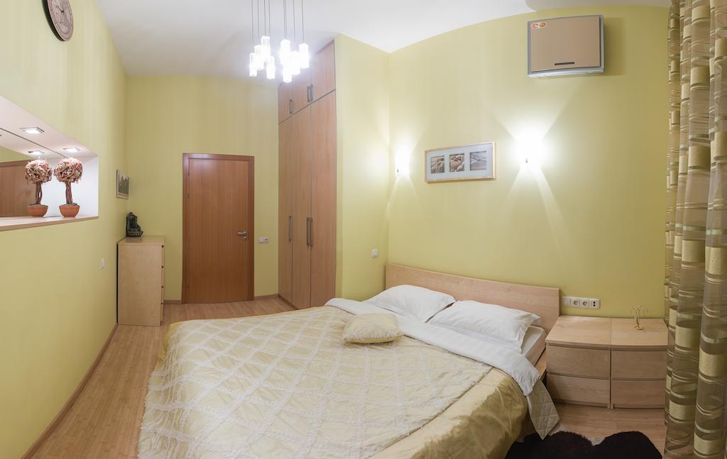 Alex Apartments Near Independence Square - Kiev Екстериор снимка