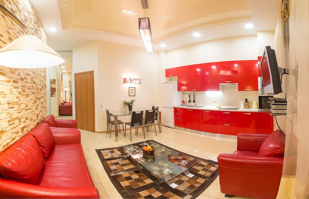 Alex Apartments Near Independence Square - Kiev Стая снимка